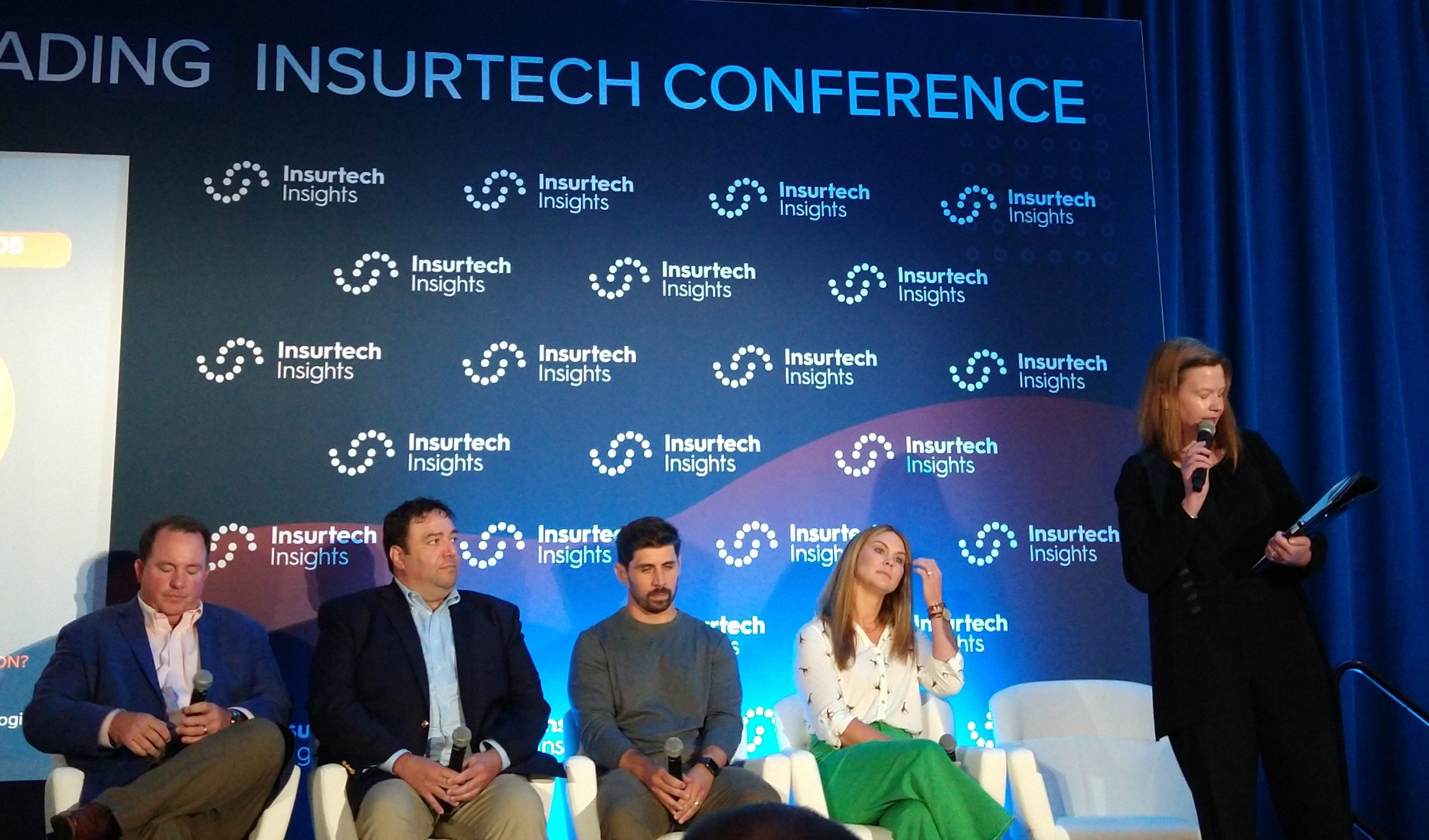 Carriers calibrate communication and risk in choosing venture startup investments